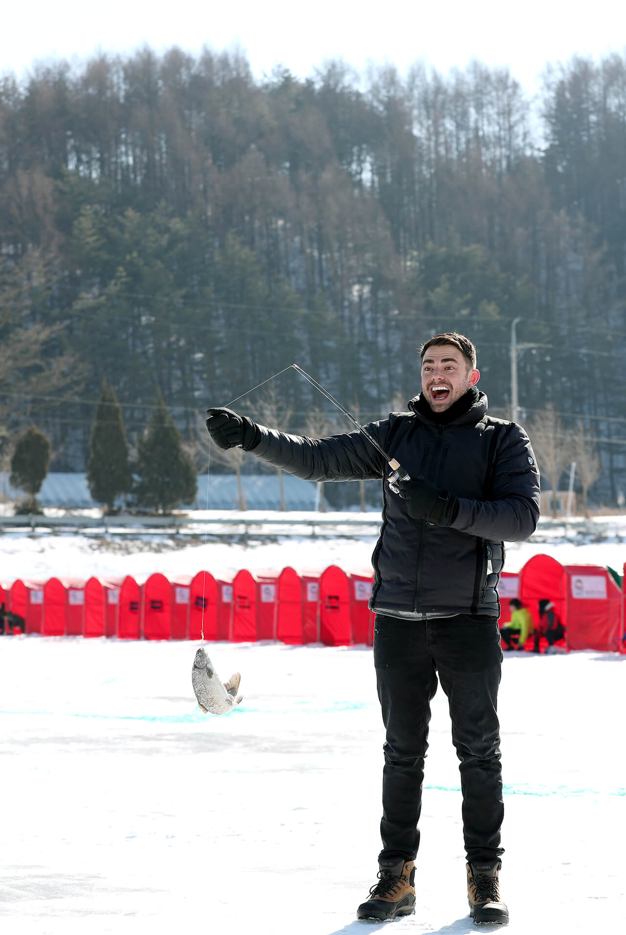 Lễ hội câu cá trên băng tại Pyeongchang 
