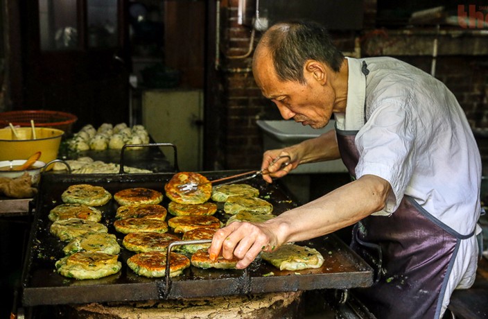 Bánh kẹp hành chiên bình dị nhưng thơm ngon