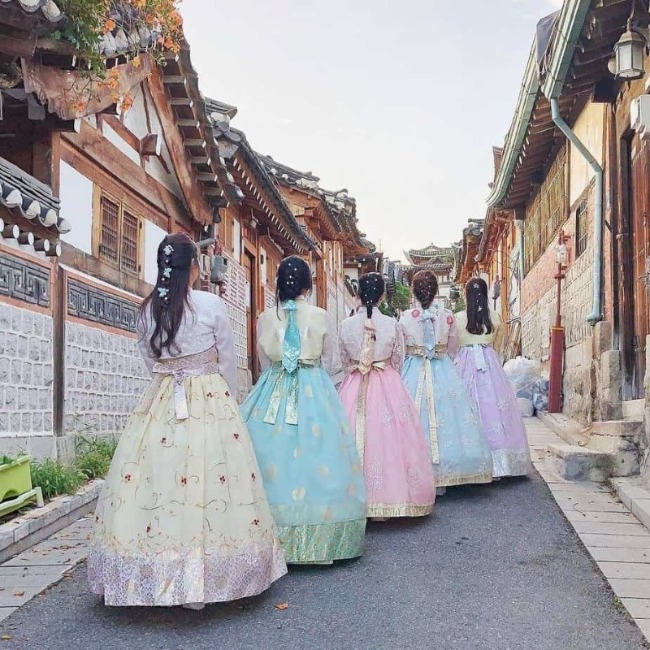 Xúng xính hanbok đi giữa ngôi làng đẹp như bức tranh thơ - Ngôi làng cổ Hàn Quốc