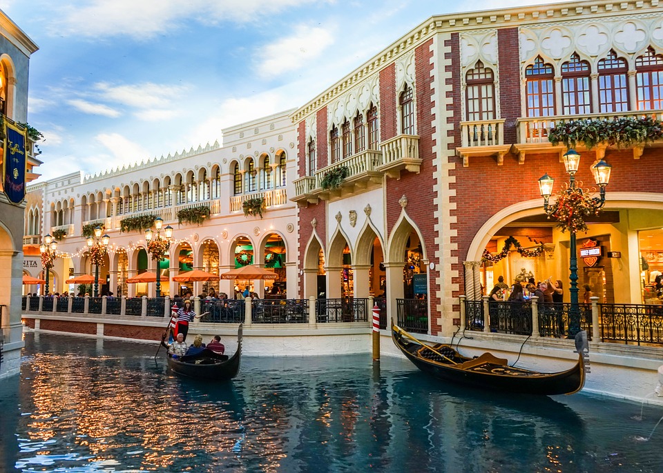 Thưởng cảnh trên con sông thơ mộng xanh xanh khám phá Las Vegas