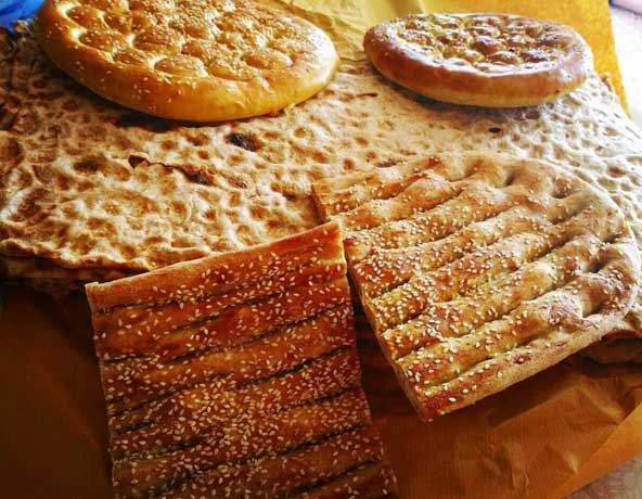 Miếng bánh vàng ruộm, thơm giòn khám phá ẩm thực Dubai