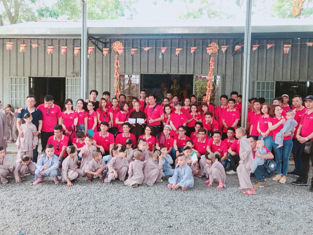 Chuyến đi từ thiện tại chùa-Xu hướng tổ chức team building